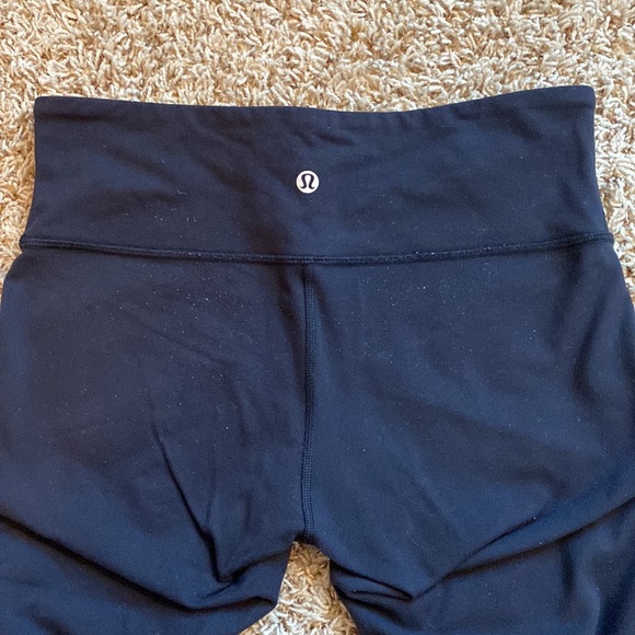 Lululemon black wunder under leggings black size 4 - Picture 3 of 3